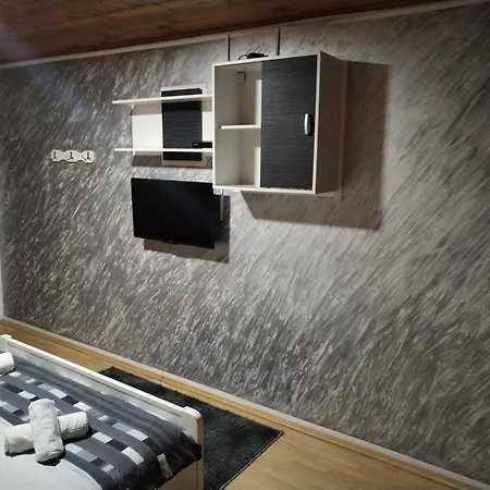 Sobe Lara * Donji Milanovac